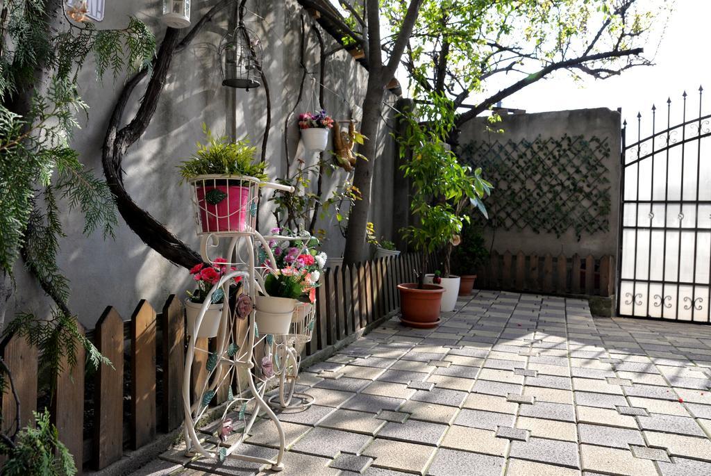 Collosal Apartment With Garden Bucareste Exterior foto