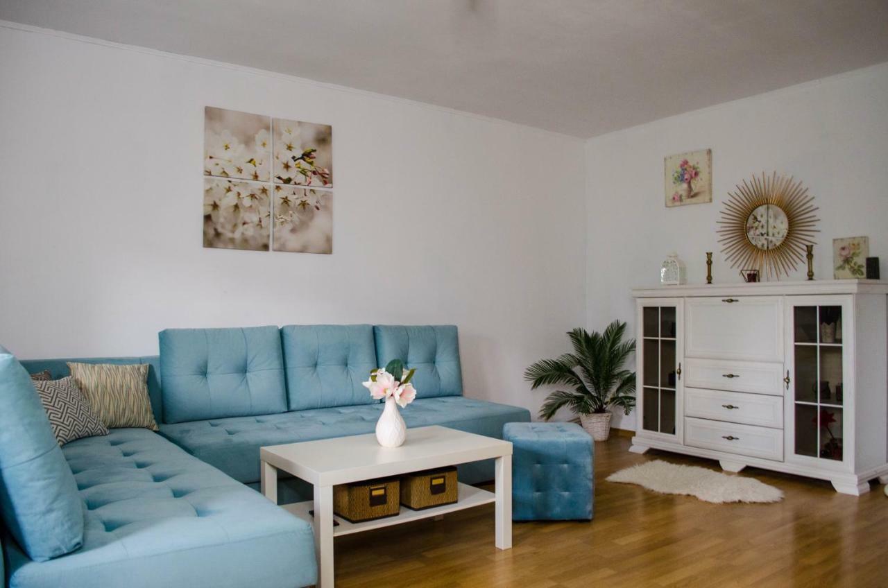 Collosal Apartment With Garden Bucareste Exterior foto