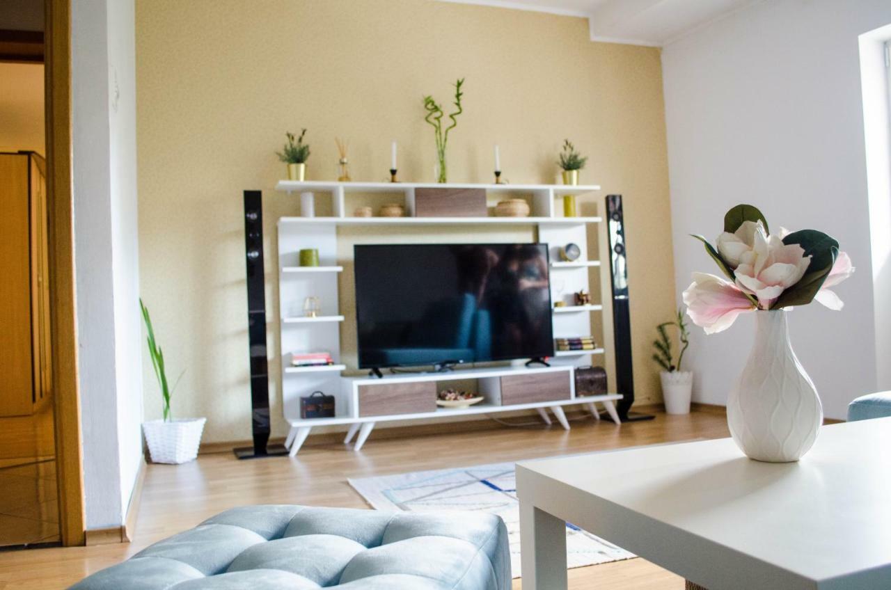 Collosal Apartment With Garden Bucareste Exterior foto