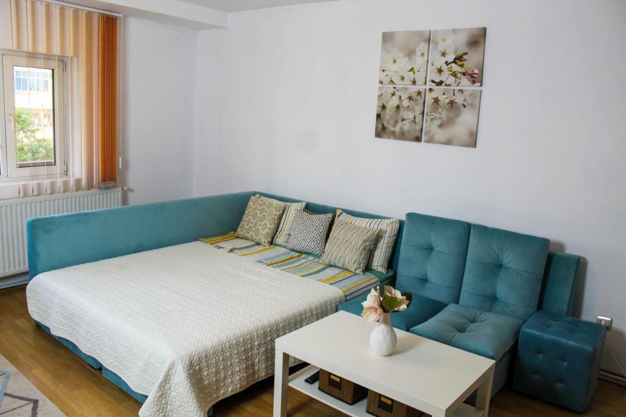 Collosal Apartment With Garden Bucareste Exterior foto