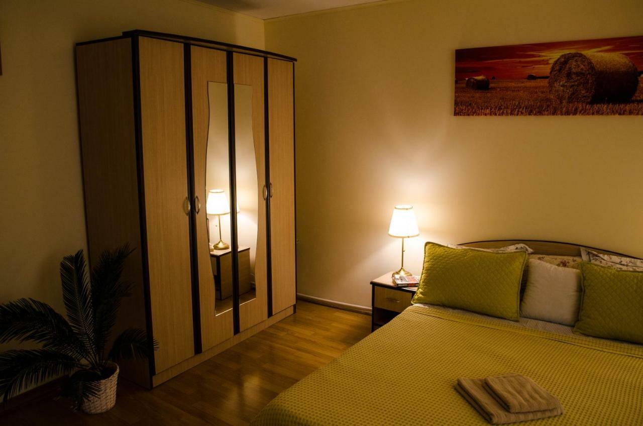 Collosal Apartment With Garden Bucareste Exterior foto